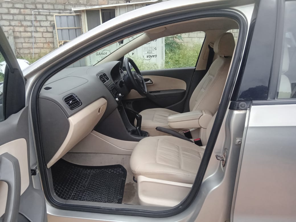 Volkswagen Vento(2010-2012) Comfortline Petrol